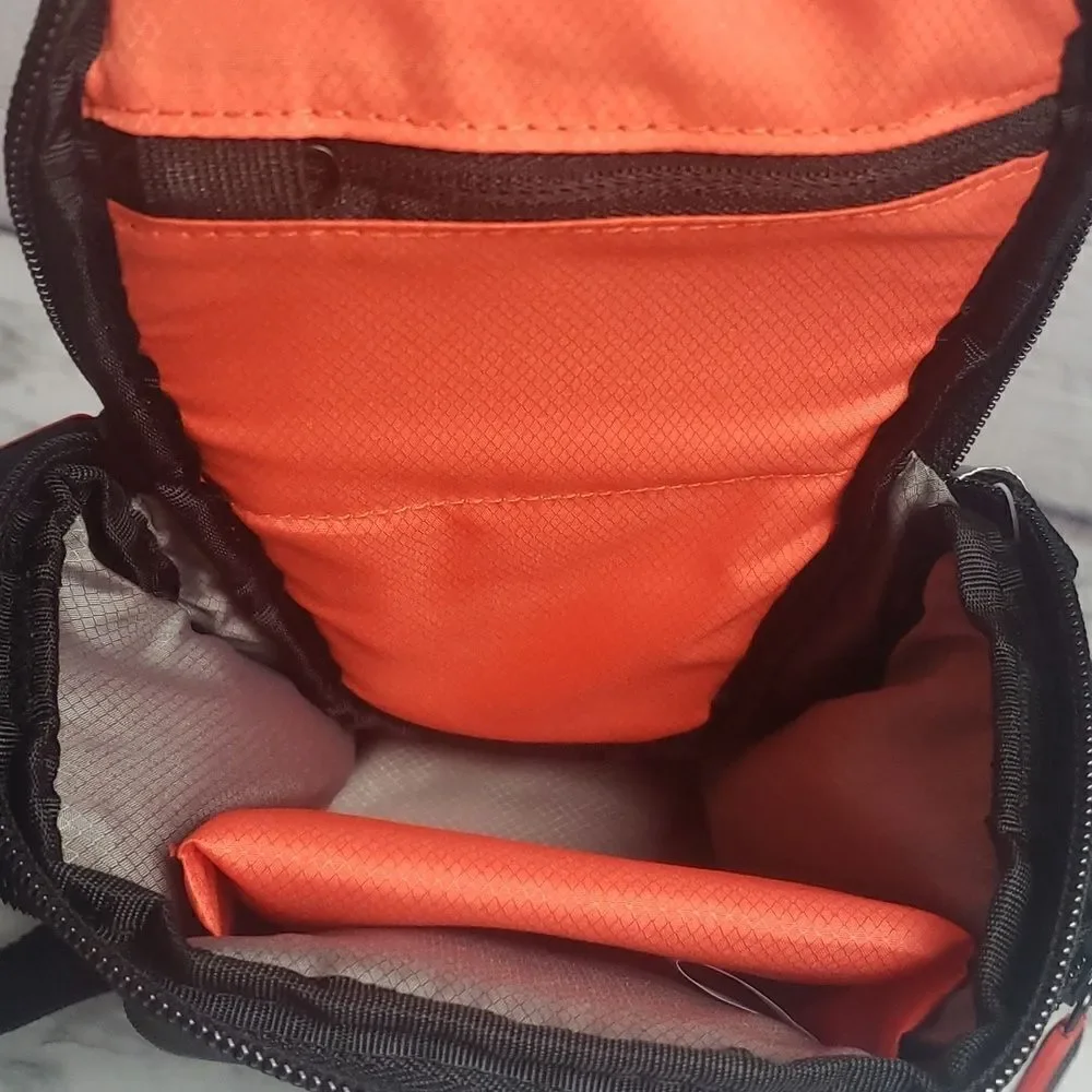 NWT Camera Case by Case Logic‎